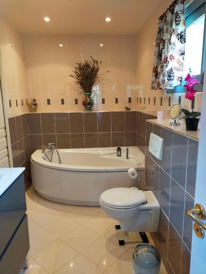 Holly Wood Apartment Ault Ngoại thất bức ảnh